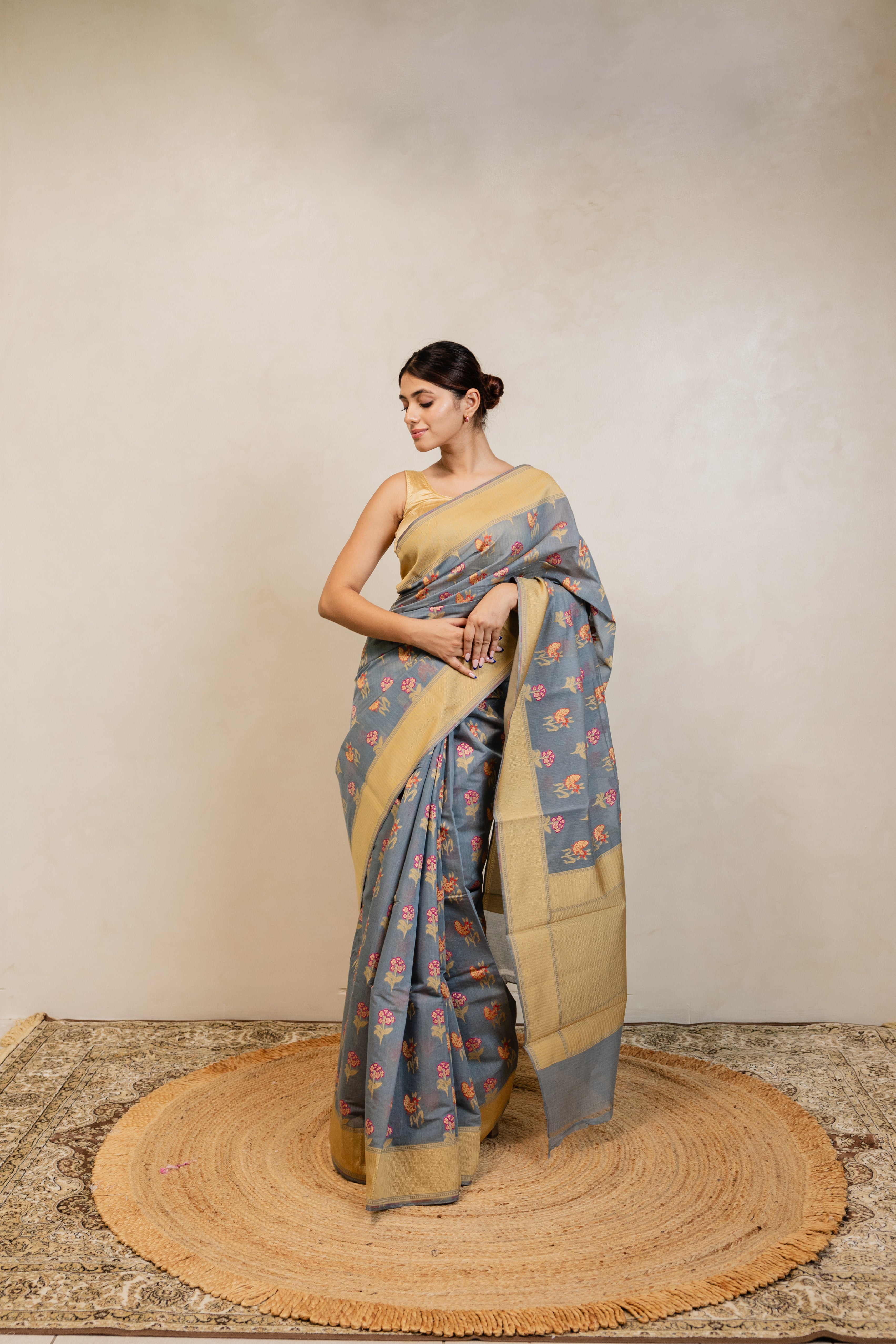 Cotton Jamdani Flower Booti Grey Handloom Saree